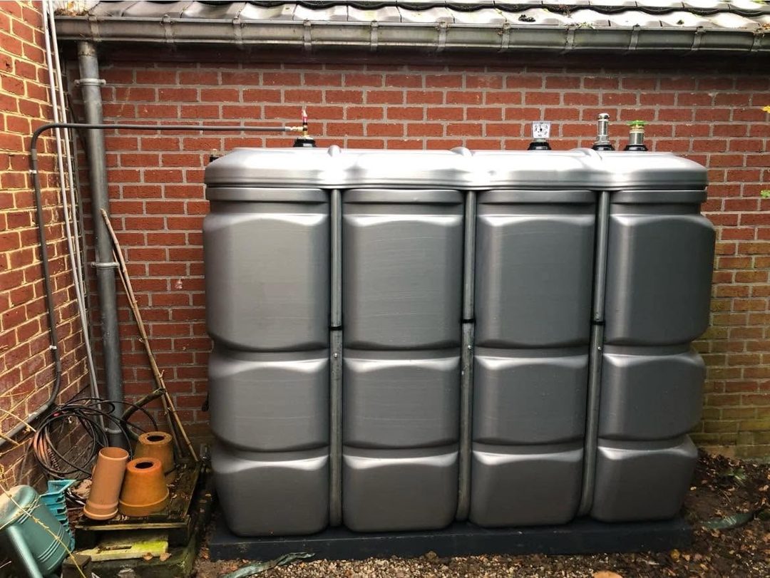 Modules en polyéthylène raccordés, vus de trois quarts