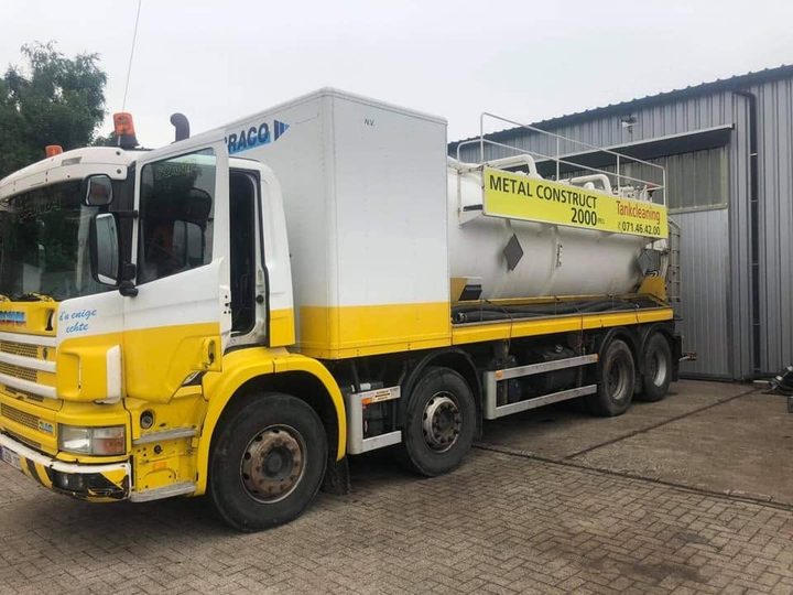 Camion-citerne marqué METAL CONSTRUCT 2000