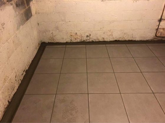 Cave avec carrelage neuf au sol